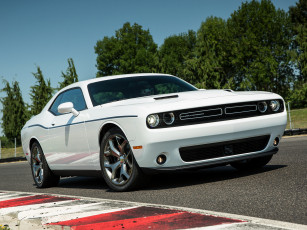 Картинка автомобили dodge lc plus sxt светлый challenger 2015г