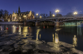 Картинка стокгольм города стокгольм+ швеция водоем лед мост фонари здания ночь