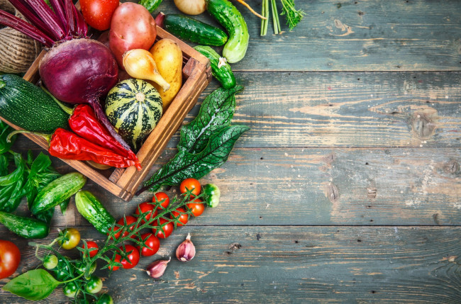 Обои картинки фото еда, овощи, помидоры, огурцы, чеснок, свекла, лук, картофель, томаты
