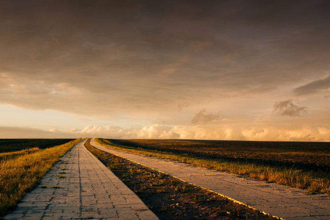 Обои картинки фото природа, дороги, дорога, облака, поле, горизонт