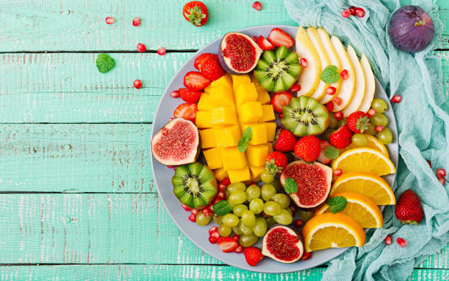 Обои картинки фото еда, фрукты,  ягоды, манго, colorful, sweet, апельсин, fruits, fresh, виноград, клубника, tropical, summer, wood, berries, ягоды, киви, strawberry