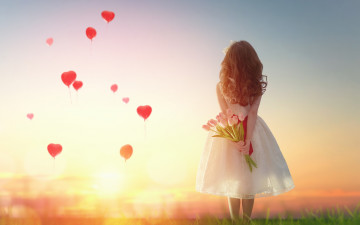 Картинка разное дети девочка сердечки цветы букет тюльпаны