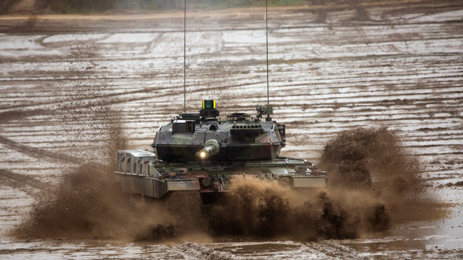 Обои картинки фото техника, военная техника, танк, грязь, leopard, 2a7, немецкий