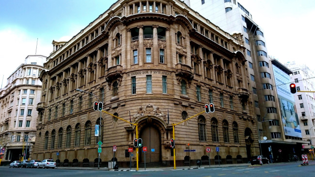 Обои картинки фото bank building in johannesburg, города, - здания,  дома, здание, банк, улицы