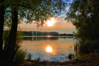 Картинка природа восходы закаты вечер отражение деревья вода солнце