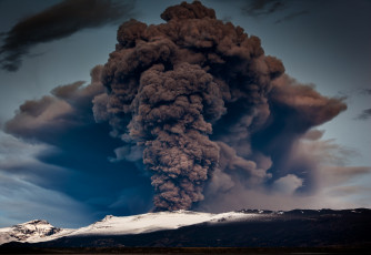 обоя природа, стихия, горы, волкан, mountain, извержение, pier, пирс, lake, volcan, eruption, озеро