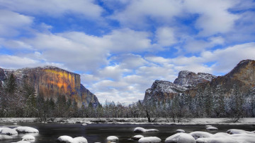 Картинка природа горы снег камни зима облака небо озеро