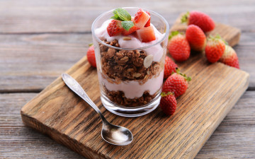 Картинка еда мороженое +десерты sweet dessert strawberry мюсли йогурт клубника ягоды