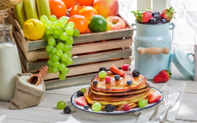 Обои картинки фото еда, блины,  оладьи, breakfast, pancakes, фрукты, ягоды, выпечка, fruit, berries