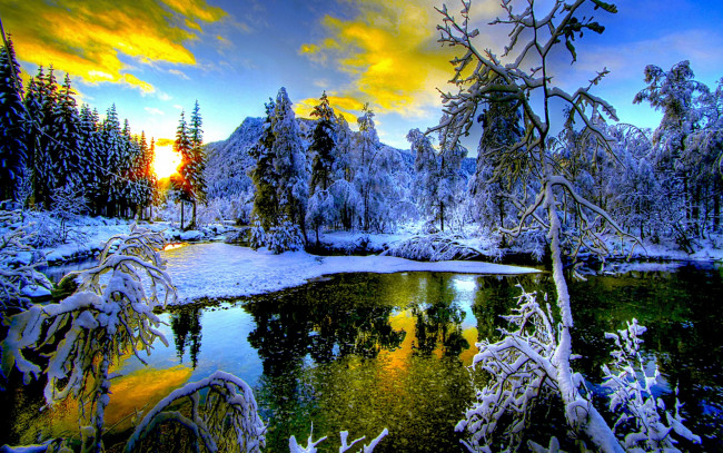 Обои картинки фото природа, восходы, закаты, снег, зима, небо, озеро, горы, закат, деревья