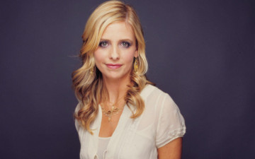 обоя девушки, sarah michelle gellar, украшения, актриса, блондинка, улыбка