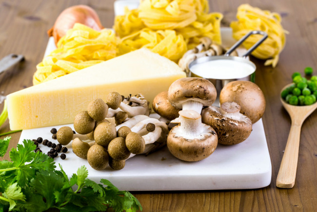 Обои картинки фото еда, разное, макароны, сыр, сметана, грибы