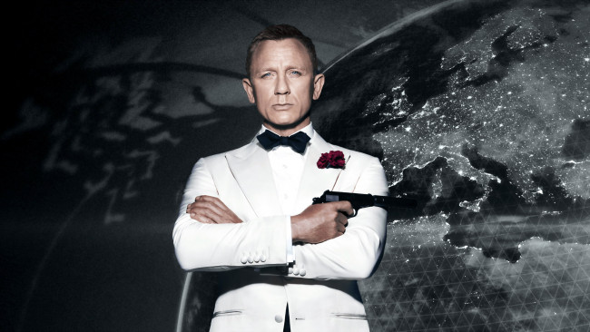 Обои картинки фото кино фильмы, 007,  skyfall, костюм, оружие, джеймс, бонд