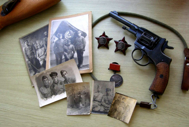 Обои картинки фото разное, символы, ссср, россии, награды, револьвер, фотографии