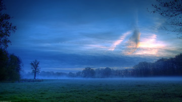 Картинка природа поля дымка поле утро облака