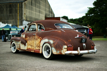 Картинка автомобили выставки уличные фото 1947 chevrolet fleetmaster