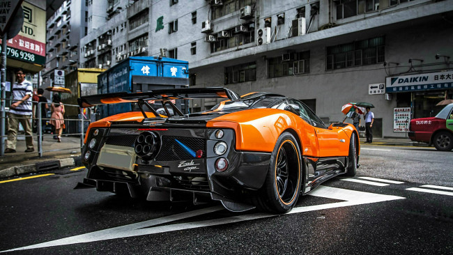 Обои картинки фото автомобили, выставки, уличные, фото, zonda, pagani