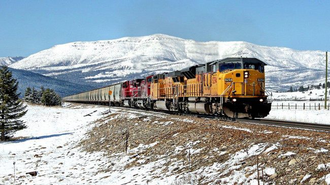 Обои картинки фото техника, поезда, горы, железная, дорога, грузовой, состав