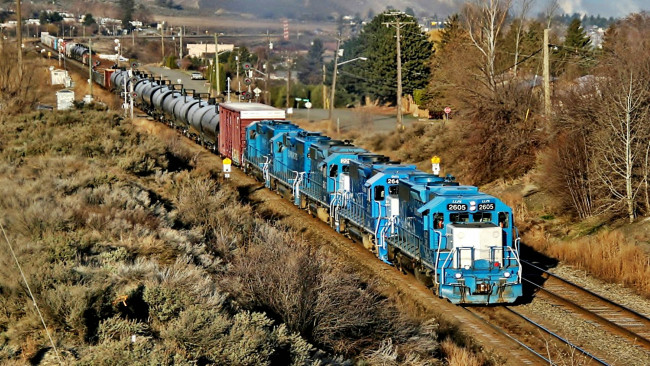 Обои картинки фото техника, поезда, рельсы, пути, локомотив, цистерны, грузовой, состав