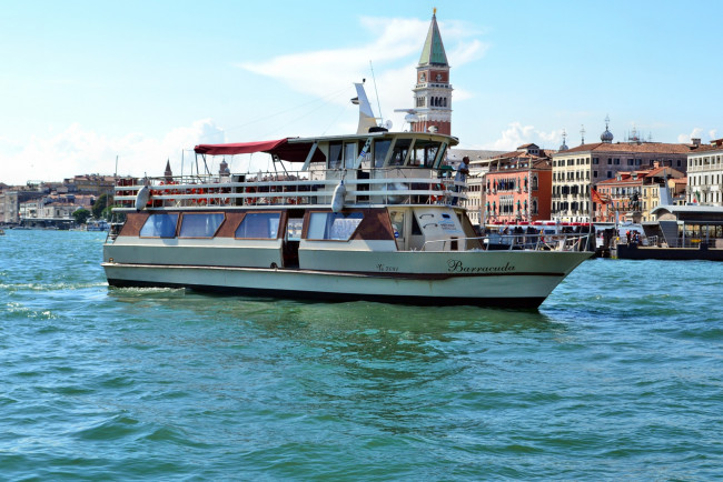 Обои картинки фото корабли, теплоходы, гранд, канал, венеция, судно, прогулочное