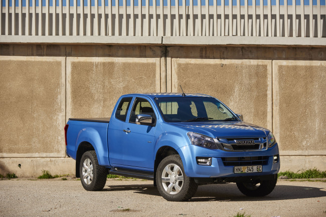 Обои картинки фото автомобили, isuzu, синий, 2015г, cab, extended, kb