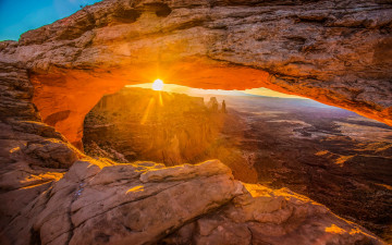 Картинка природа восходы закаты камни сша mesa arch canyonlands national park каньон арка солнце пейзаж скалы