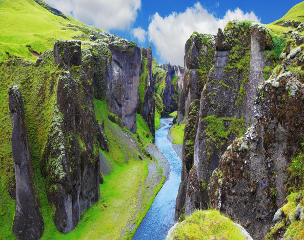 Обои картинки фото природа, реки, озера, река, исландия, fjadrargljufur, canyon, скалы, зелень, каньон