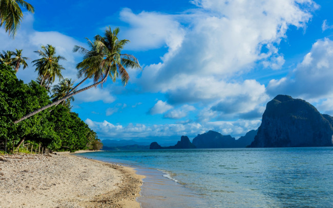 Обои картинки фото природа, тропики, облака, небо, песок, пляж, пальмы, скалы, побережье, море, филиппины