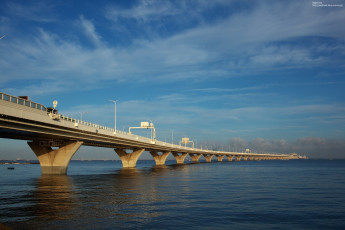 Картинка города мосты река облака