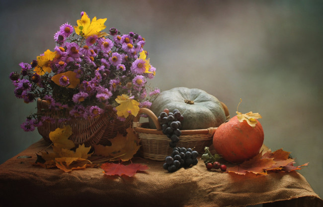 Обои картинки фото еда, натюрморт, цветы, тыква, букет, листья, осень, виноград