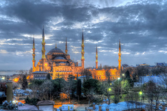 Картинка города -+мечети +медресе огни ночь