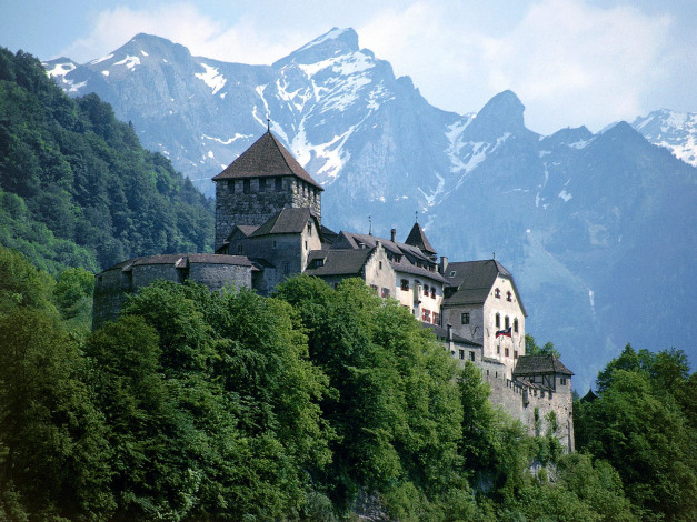 Обои картинки фото vaduz, castle, liechtenstein, города