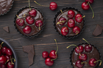 Картинка еда пирожные +кексы +печенье десерт маффин шоколад вишня