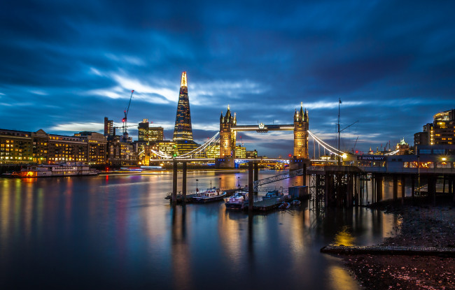 Обои картинки фото london tower bridge & the shard,  england, города, лондон , великобритания, огни, мост, река, ночь