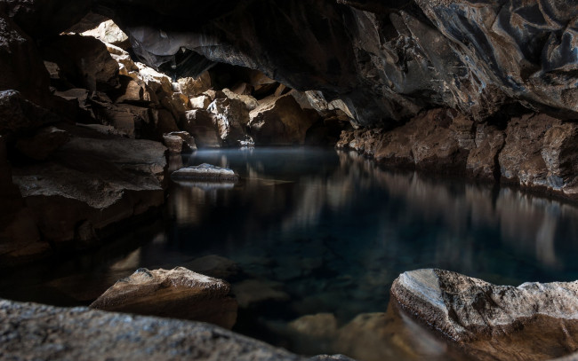Обои картинки фото природа, реки, озера, камни, скалы, горы, пещера, озеро