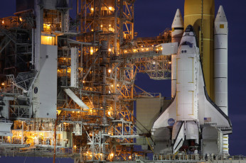 Картинка space+shuttle+discovery космос космодромы стартовые+площадки шаттл