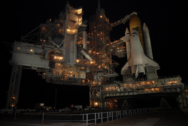 Обои картинки фото space shuttle endeavour, космос, космодромы, стартовые площадки, шаттл