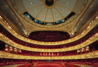 Картинка ковент гарден лондон интерьер театральные концертные кинозалы потолок балкон зал позолота