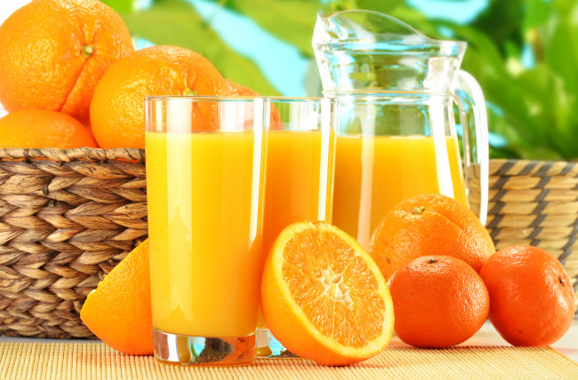 Обои картинки фото еда, напитки, сок, апельсины, мандарины, стаканы, кувшин
