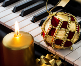 обоя праздничные, - разное , новый год, клавиши, шарик, свеча