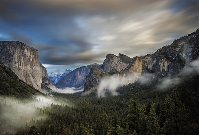 Обои картинки фото природа, горы, распадок, туман, тучи, лес