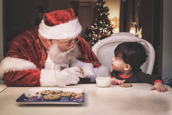 обоя праздничные, дед мороз,  санта клаус, печенье, новый, год, молоко, угощение, рождество, мальчик, санта, клаус