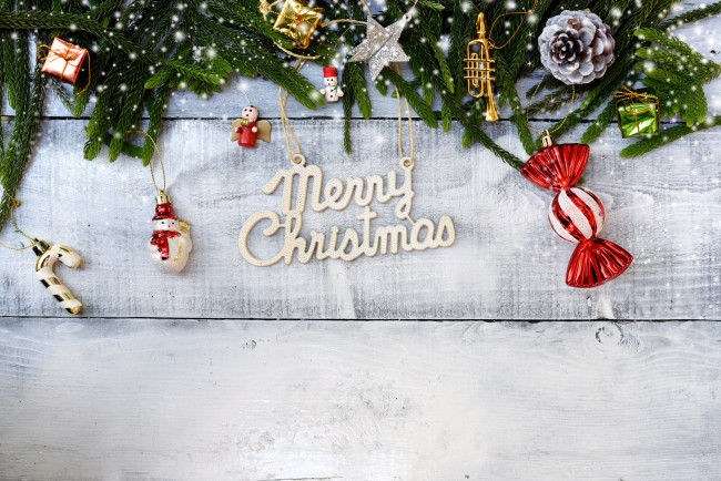 Обои картинки фото праздничные, - разное , новый год, holiday, celebration, happy, balls, елка, xmas, новый, год, merry, christmas, игрушки, decoration, new, year, wood, шары, рождество, vintage, украшения