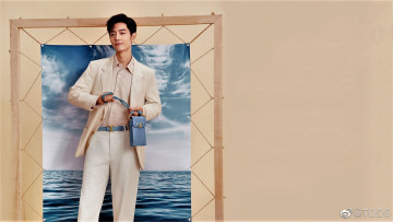 Картинка мужчины xiao+zhan пиджак барсетка картина море