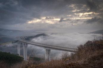 Картинка города мосты облака горы мост тучи