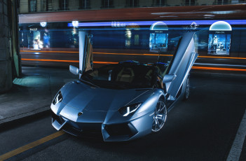 Картинка автомобили lamborghini roadster lp700-4 aventador nigth road door silver supercars ligth city