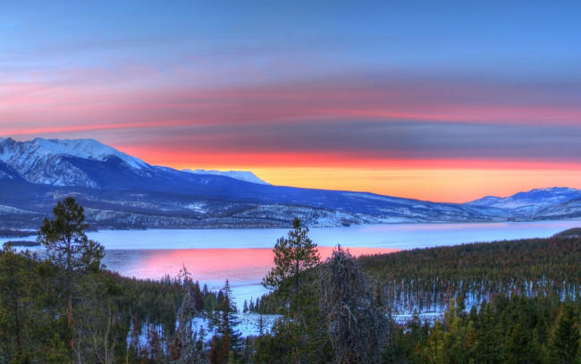 Обои картинки фото природа, восходы, закаты, закат, горы, деревья, озеро, снег