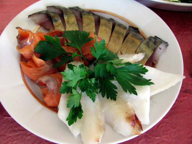 Обои картинки фото еда, рыбные блюда,  с морепродуктами, форель, петрушка, скумбрия, палтус