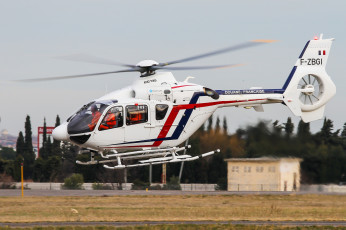 Картинка ec135t2 авиация вертолёты вертушка