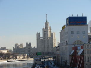 Картинка одна из московских высоток высотка на котельнической набережной города москва россия
